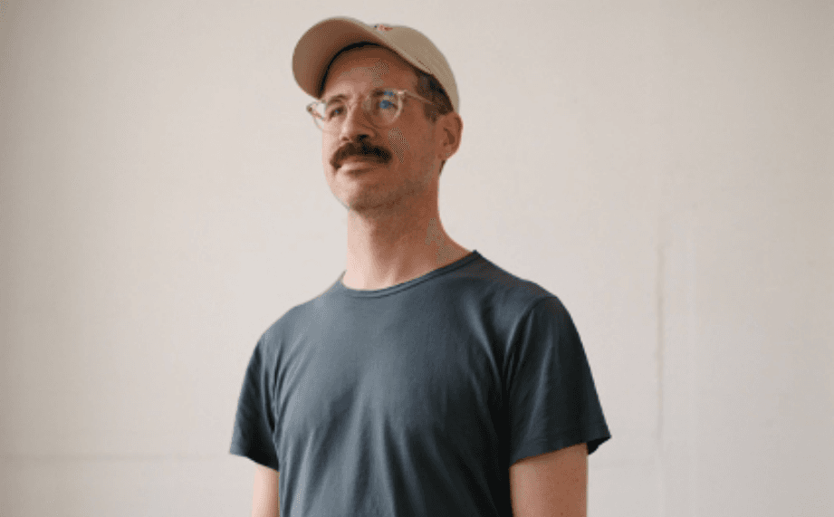 Johnny Kelly arrives at Riff Raff