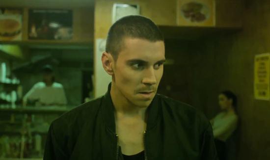 Example 'Perfect Replacement' by Emil Nava